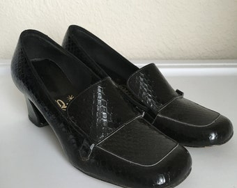 Vintage Shoes Women's 60's Black Pilgrim Pumps Mod