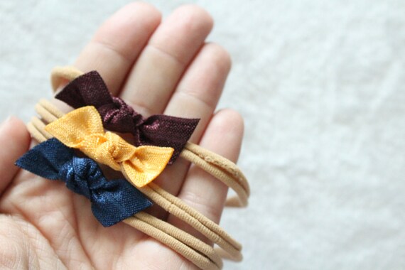 Simple Baby Gal Bow Set of 3 Headband : Essential Elastic Bow in 3 colors. Simple Bow on Nylon Elastic Infant and Toddlers Girls Headband