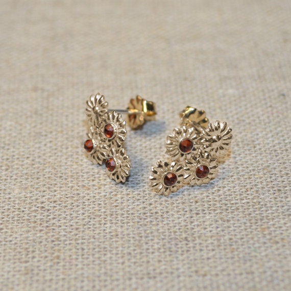 2mm Garnet Stud Earrings Gold Flowers - Earring Posts - Ear Studs - Cartilage Piercing - Helix Stud - Cartilage Stud - Simple Post Earings