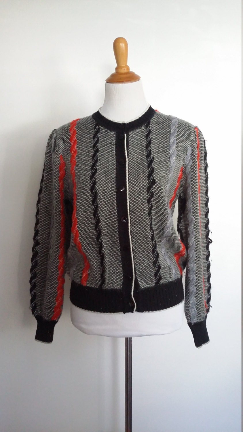 All Listings When the weather chills, look to our collection of men's sweaters from quarter-zip pullovers and v-necks to signature crewnecks and cardigans. Warm, plush and super-soft, Nautica sweaters feature solids, stripes and icon-infused prints that keep guys cozy and looking good for the cold-weather season.