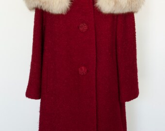 SALE! Vintage Cranberry Red Boucle Fox Fur Collared Coat/Vintage Fox Fur Collar Coat/Red Winter Coat Fur Collar/Vintage Winter Coat
