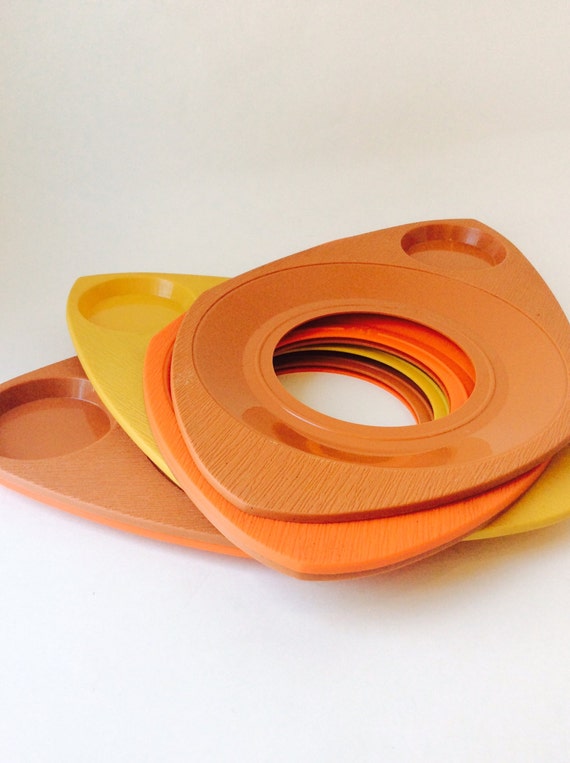 Vintage Reusable Plastic Plate Holders Set of 4 Mod Plastic