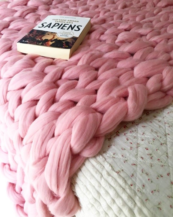 Chunky knit light pink blanket / throw hand knit %100 merino