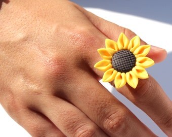 Sunflower ring summer ring flower ring yellow ring summer jewellery sunflower gardener gift statement ring bold ring kitsch ring