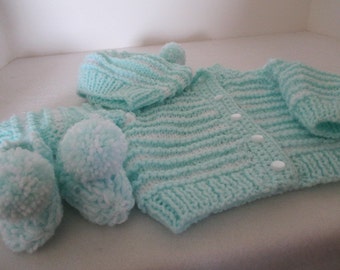 green nd white infant sweater set