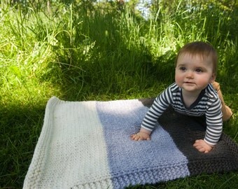 THE TUMNUS . Ombre grey knit baby blanket