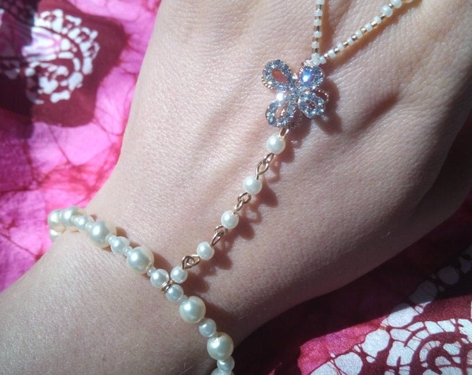 It's so Delicate Perl Slave Bracelet~Bohemian hand bracelet~Wedding Hand chain~Bridal Gold jewelry~Ring chain
