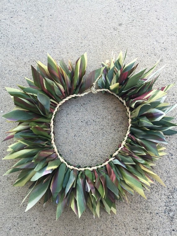 Items similar to Ti Leaf Head HeiLei po'o, made with pink and green