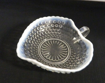 Anchor Hocking Moonstone Opalescent Hobnail Heart Bonbon Nappy One Handle M2772