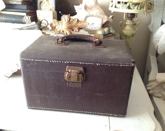 Vintage Luce Petite Brown Suitcase - Traincase - Luggage - Make-up Case - Vintage Suitcase