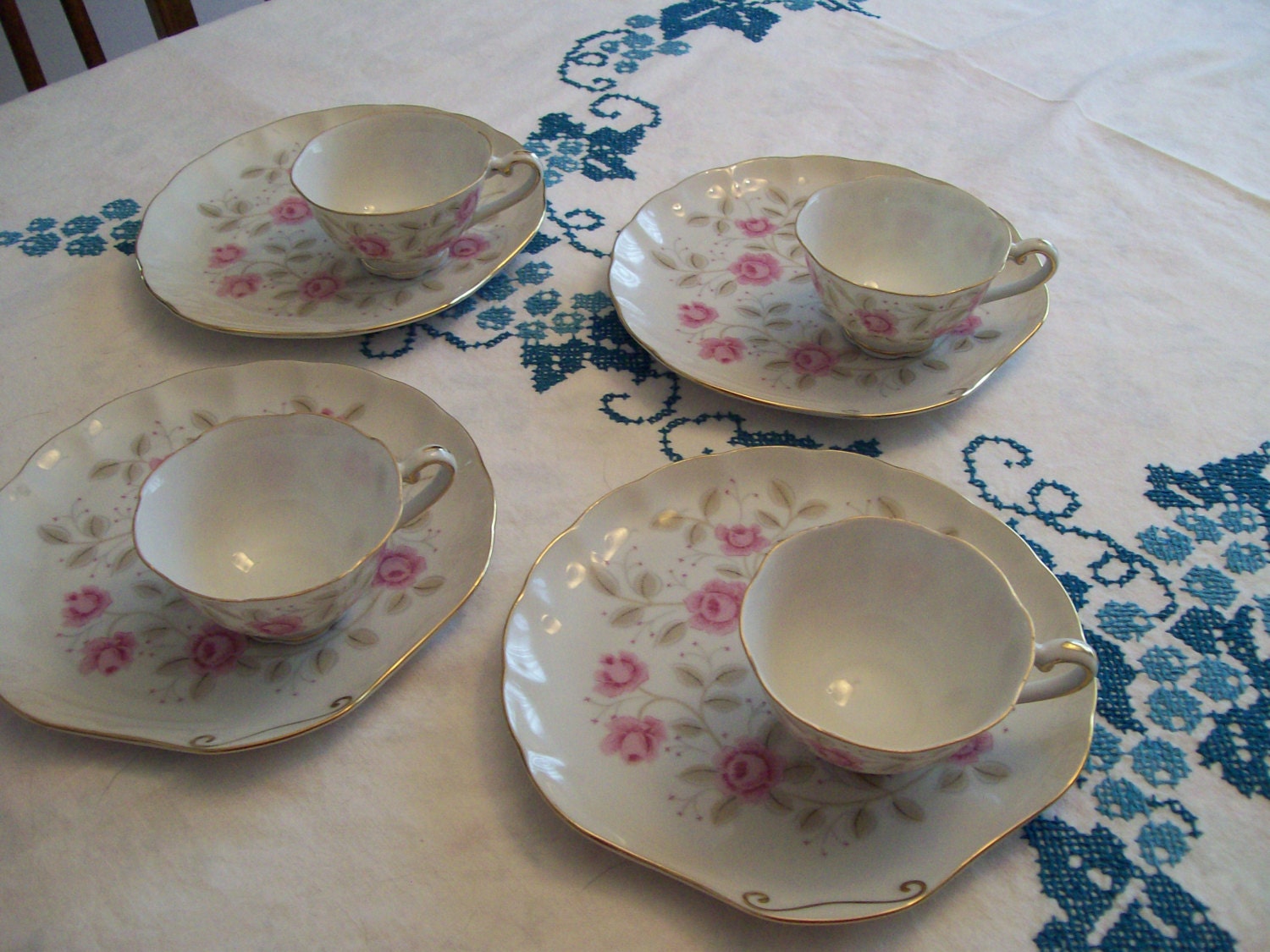 Vintage Luncheon Set Pink Floral Set of 4 Cups and Plates Yada