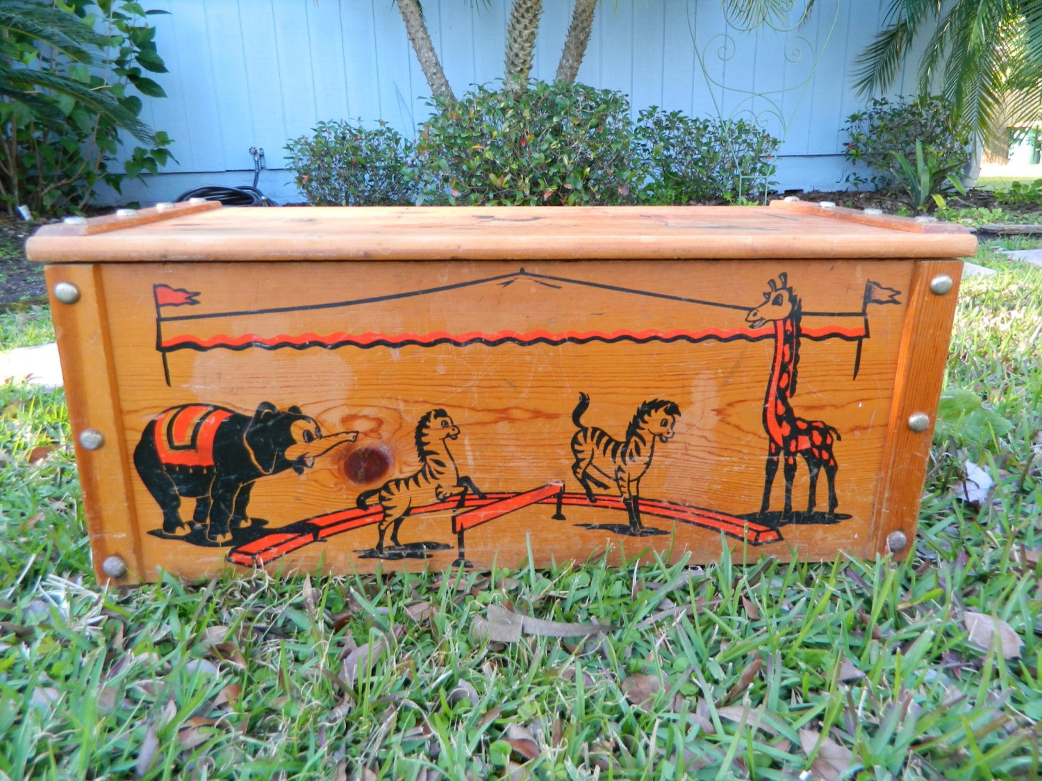 circus toy box