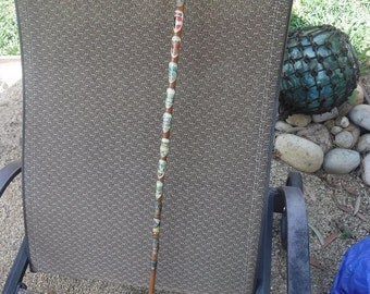 Vintage vintage hiking stick with 13 badges
