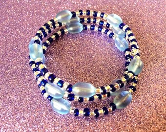 Dark Blue and White Rocailles with Light Blue frosted Glass Oval Bead Memory Wire Fashion Trend Cuff Bracelet
