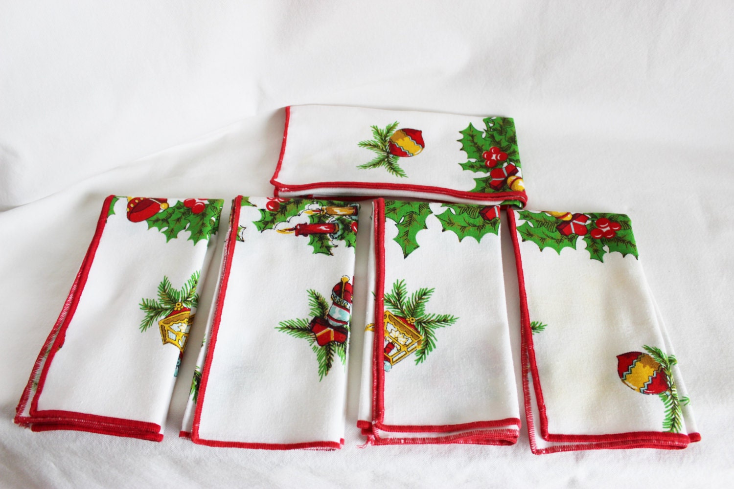 Vintage MidCentury Christmas Dinner Napkins set of Five with