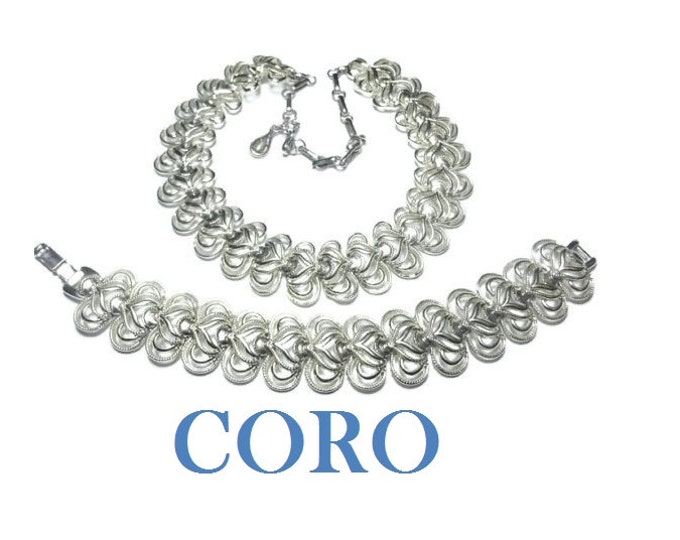 FREE SHIPPING Coro choker necklace set, adjustable silver tone link choker and bracelet with hearts set.