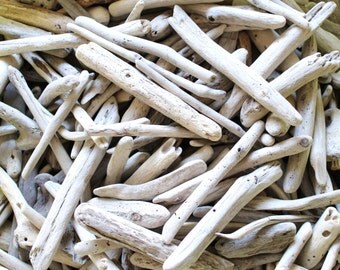 100 Small Driftwood Pieces -- Bulk Driftwood Supply From 2" to 6"-- Natural Wood Finds -- Wedding Favors, Baby Shower Favors, DIY Garlands