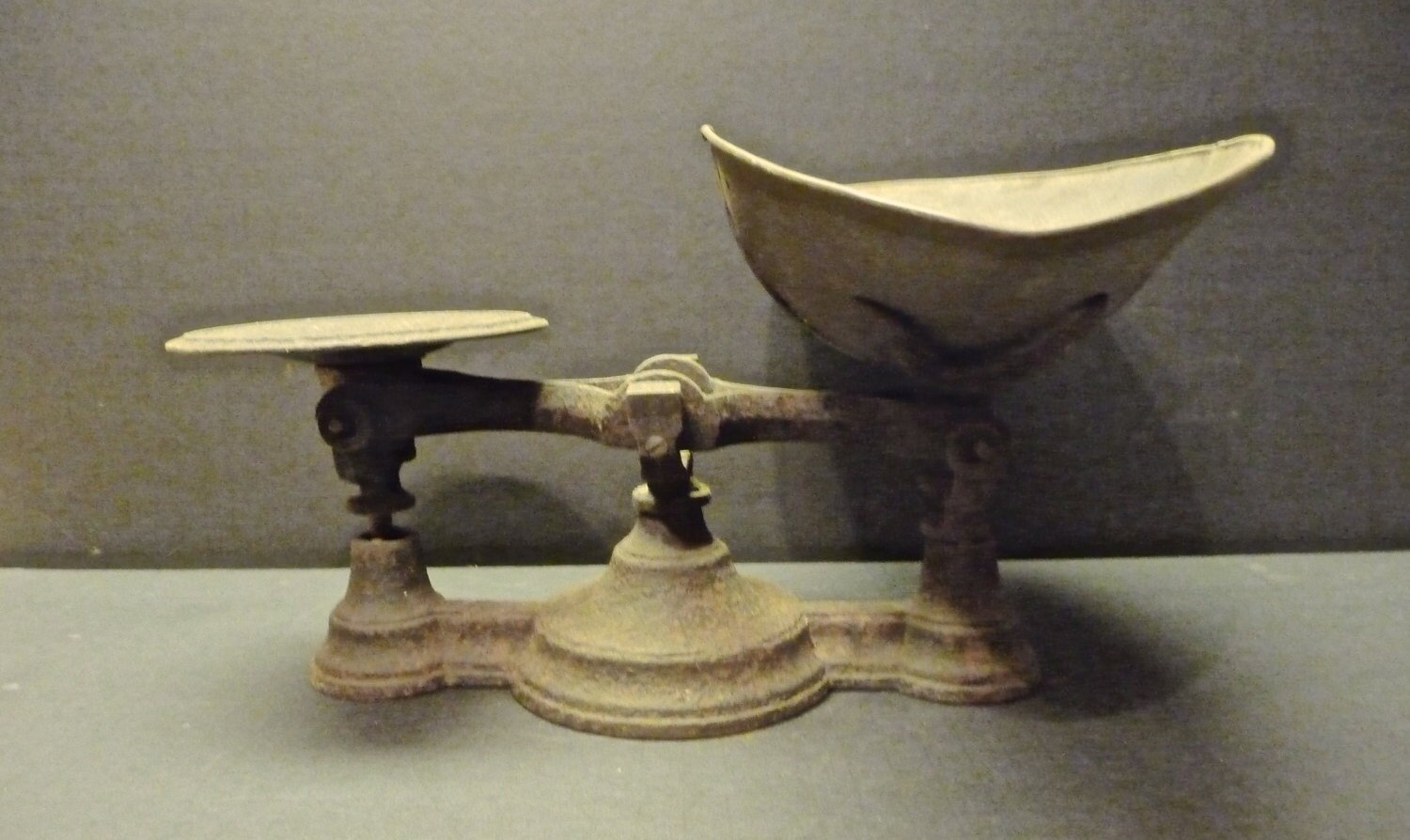 Reduced 40 Antique Balance Scale with 7 weights