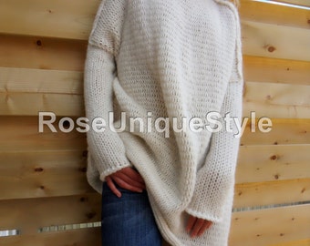Oversized Chunky knit sweater. Slouchy / Bulky / Loose knit woman sweater. Off -white Alpaca / Wool sweater.