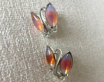 CLEARANCE SALE Vintage screw back earrings