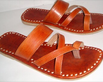 Indian Handmade Leather Slippers Women Mojari Flip by BONJOURstore