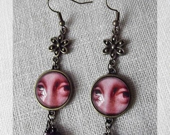 Earring of enigmatic Regard