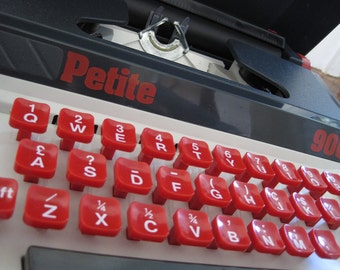 Petite 900, Toy Typewriter, Made in England