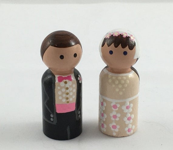 Bride and Groom Peg People (Set of 2 Pegs)/Peg Dolls/Cupcake Topper/Dollhouse Toy/Hand Painted/Imagination Play/Quiet Toy/Party Favor