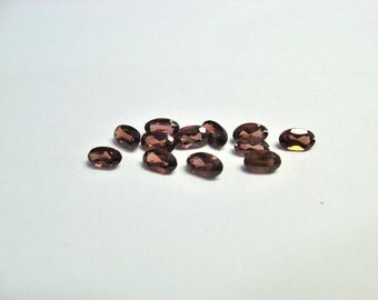 Mozambique garnet 5x3 mm faceted ovals. Choose how many you want. More you buy better the price.
