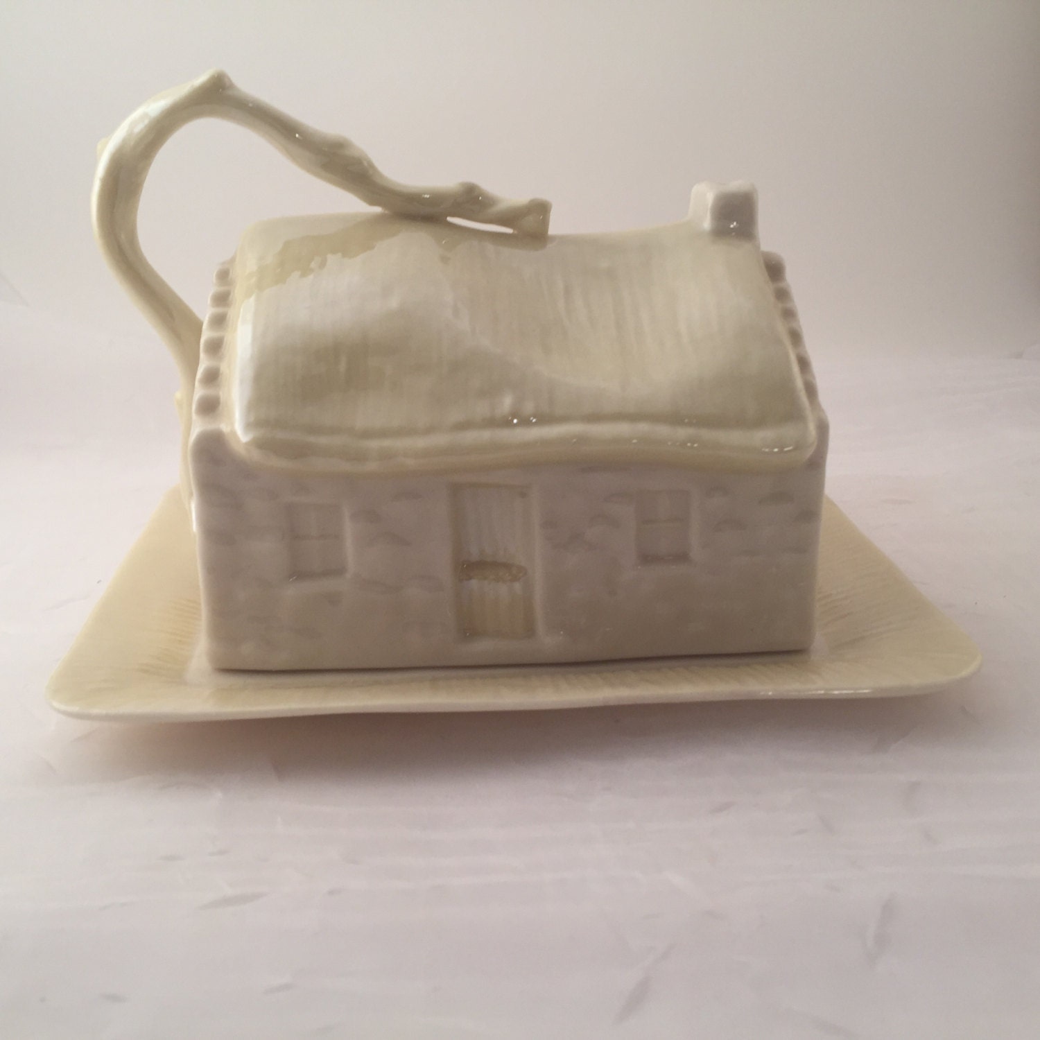 Vintage Belleek butter dish porcelaine Irish cottage