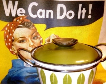 Cathrineholm Enamelware Saucepan, Cathrineholm Lotus Dutch Oven, 1 Quart Cathrine Holm Lotus Enamelware, Mid Century Avocado Green Lotus Pan