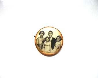 Vtg. British royal family portrait vintage pinback pin button collectible royalty memorabilia