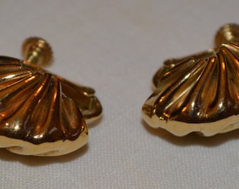 Vintage NAPIER signed gold tone screw back earrings