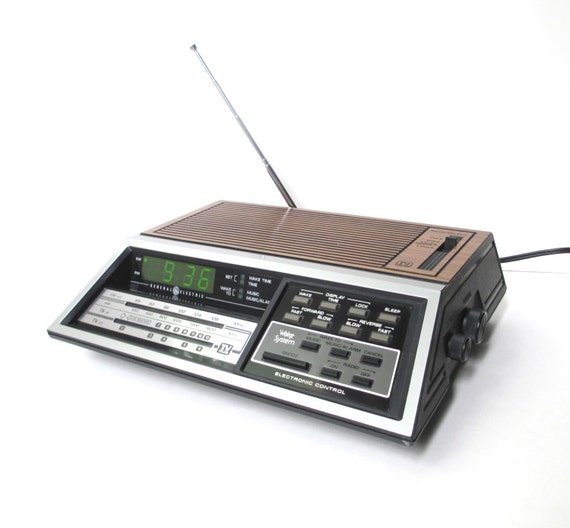old fashioned alarm clock radios