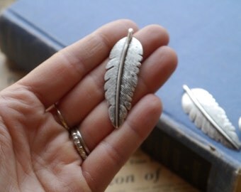 10 pcs LARGE Antique Silver Feather Charm 54mm (SC2774)
