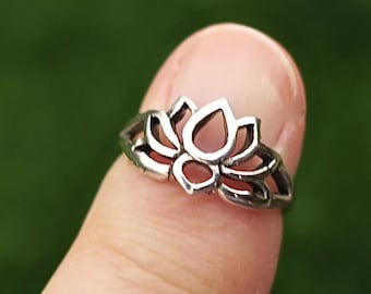 Vintage 925 Sterling Silver Lotus Ring
