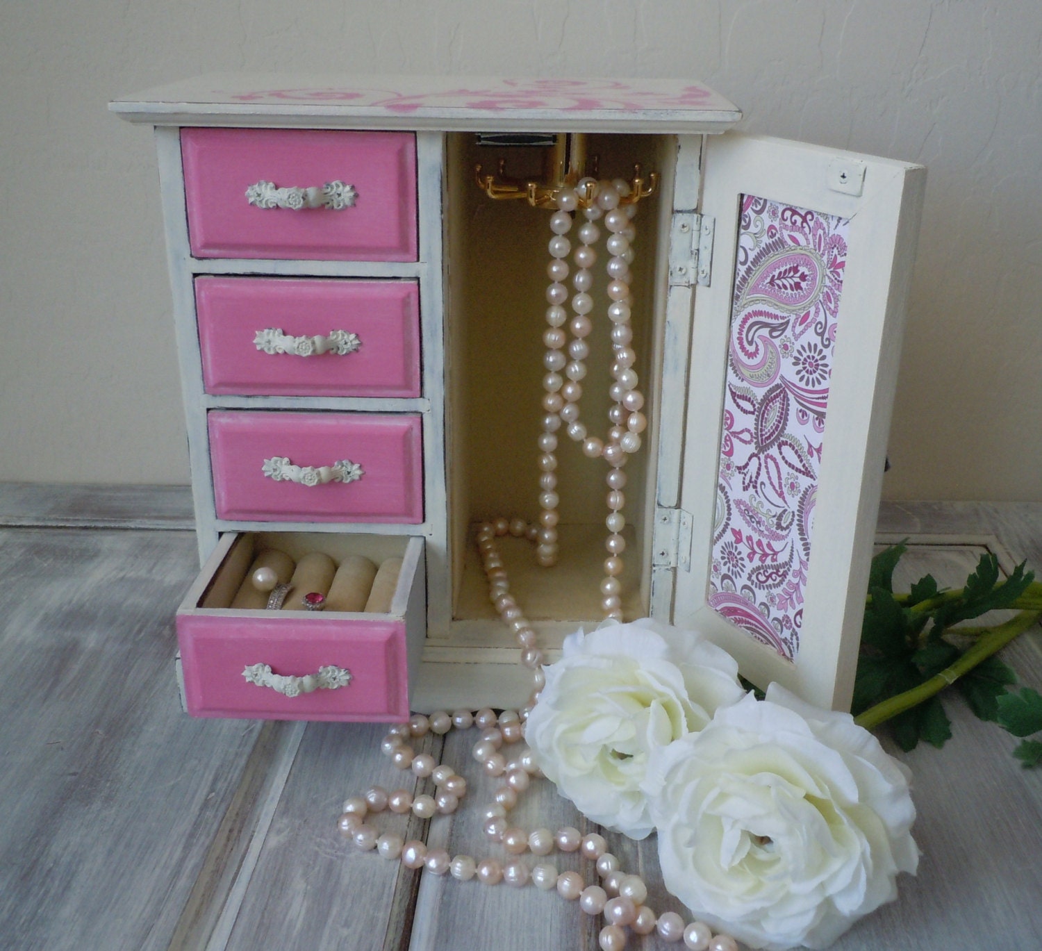 Hand Painted Jewelry Music Jewelry Box. Plays