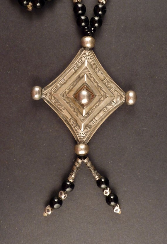 Silver tuareg eguru necklace from Niger ethnic by ethnicadornment
