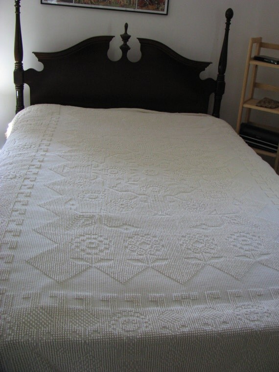 Vintage Bates Bedspread Hobnail 73 X 82 Natural OffWhite