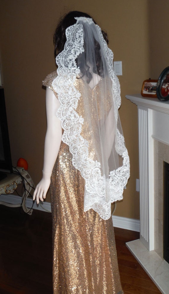 Fingtip lace wedding veil, mantilla veil, bridal veil, lace veil ... Fingtip lace wedding veil, mantilla veil, bridal veil, lace veil ...
