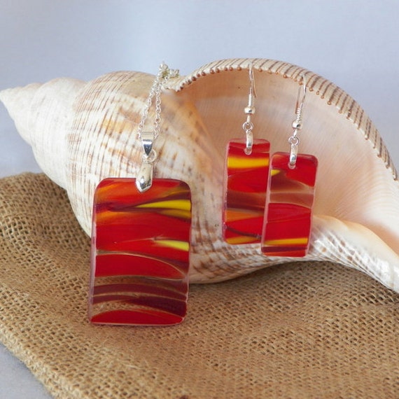 Fire and ice red sea float glass necklace and earring set