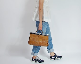 SALE 30% OFF - 70/80s Patchwork Honey Brown Leather Doctor's Hand Bag