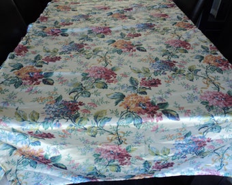 French vintage flowered single bedspread (02101)