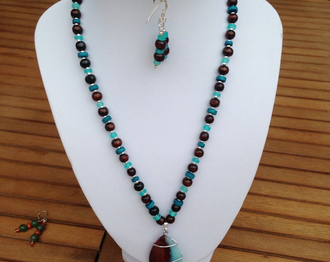Large Teardrop Agate Pendant with co-ordinating necklace featuring wooden, agate and glass beads, agate jewelry, wooden jewelry