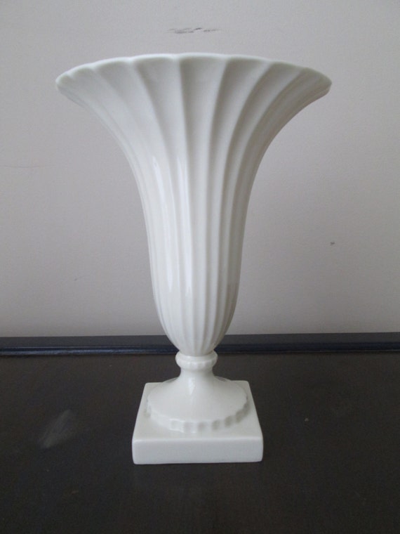 LENOX Ivory Flared Fluted Art Deco Pedestal Vase