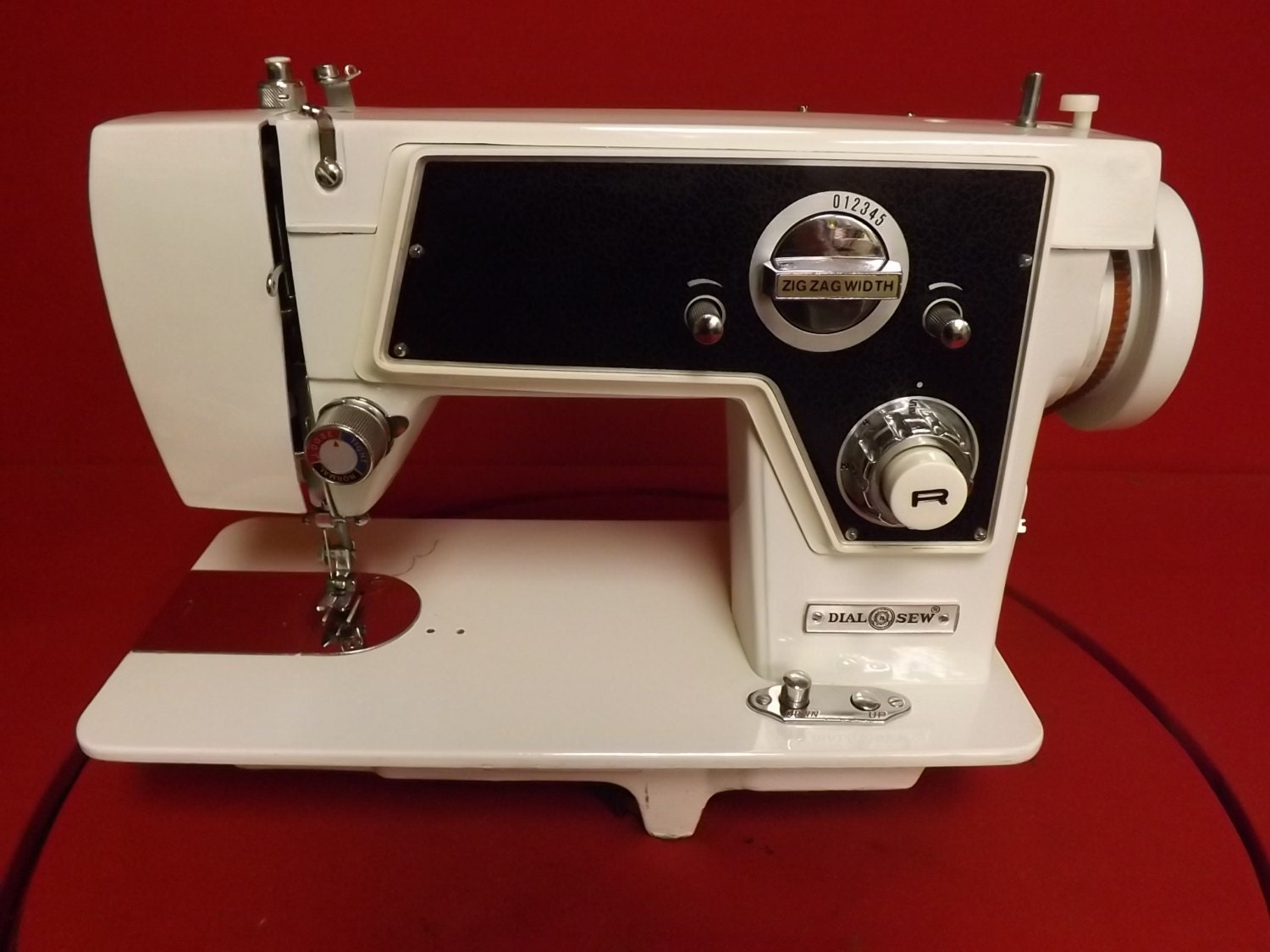 Dial'n Sew Sewing Machine Straight and ZZ by SewingMachineSteve