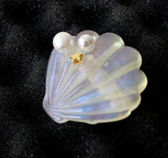 Pretty Iridescent Sea Shell with White Faux Pearls and Gold