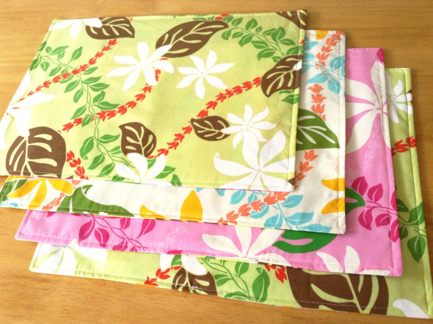 Hawaiian Reversible Placemats Set of 4 18x13 Green White Pink