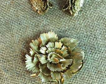 Vintage Trifari set, brooch and earrings , usa 1960