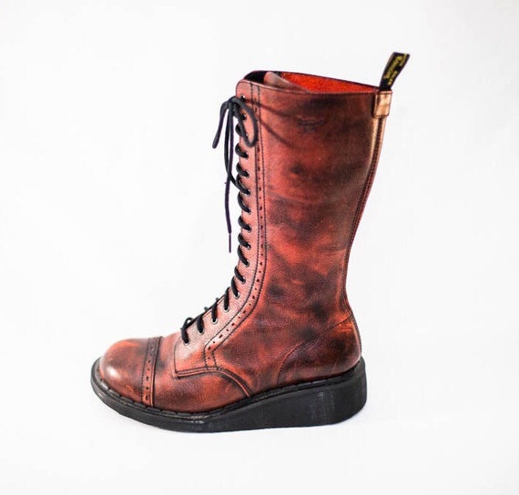 red laces doc martens meaning